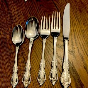 Oneida Brahms Five Piece Flatware